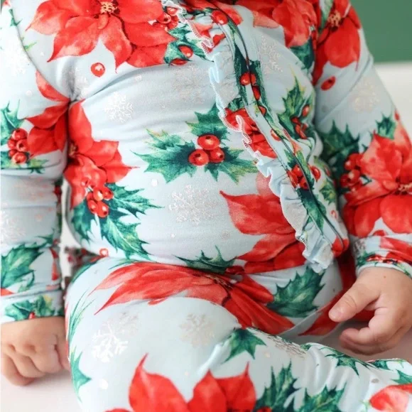 NWT Posh Peanut Winter Lily Ruffled Footie 0-3M Poinsettias - Picture 4 of 9